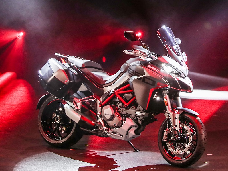 004 DUCATI WORLD PREMIERE 2020 UC101926 Mid