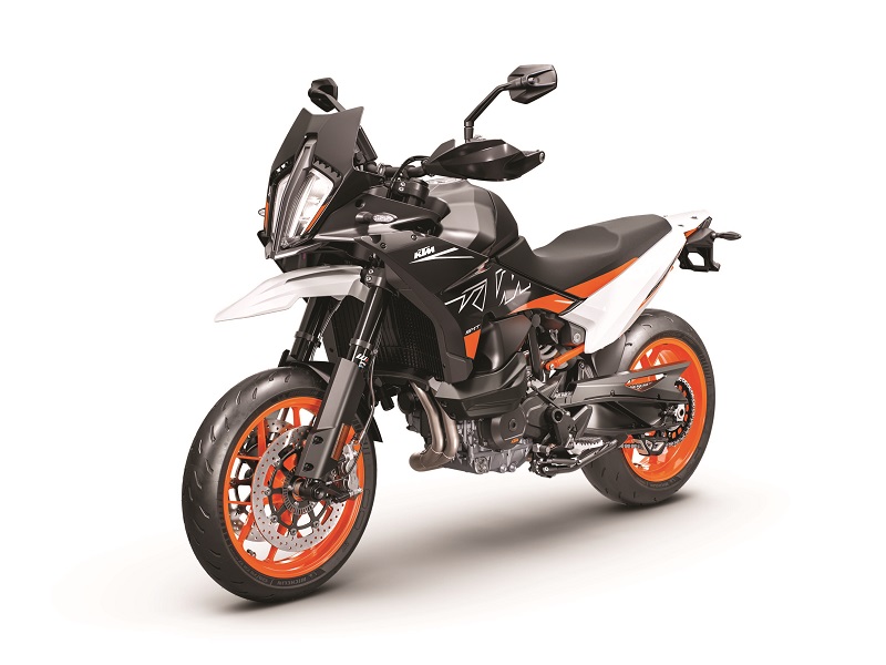 509831 MY23 KTM 890 SMT 45 Degrees Front Left Studio