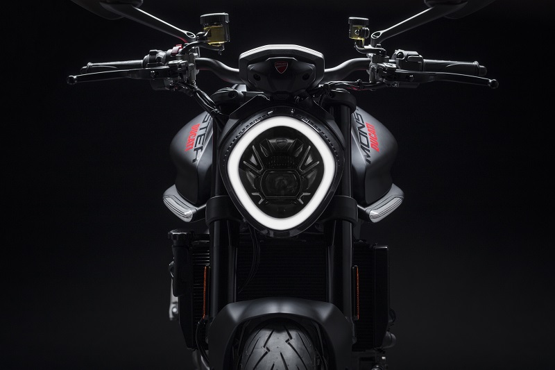 MY21 DUCATI MONSTER 5 UC214678 Mid