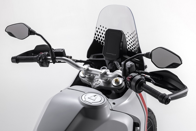 MY22 Ducati Desert X 32 UC356317 High