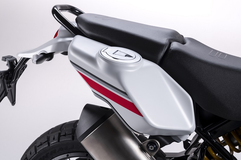 MY22 Ducati Desert X 54 UC356339 High