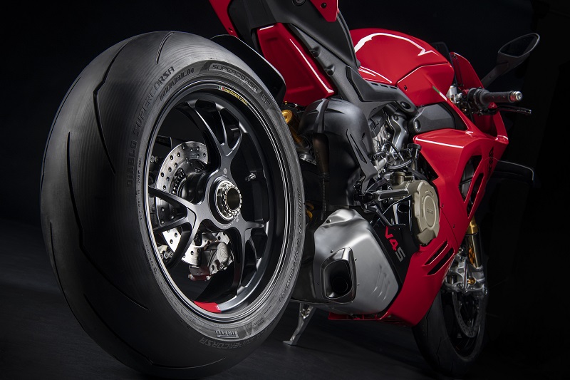 MY22 Ducati PanigaleV4S 48 UC354002 Mid