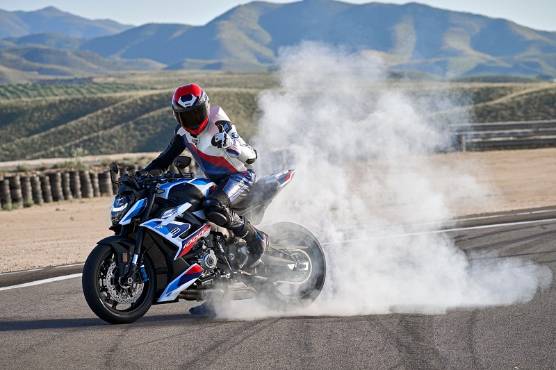 P90481395 lowRes bmw m 1000 r 10 2022