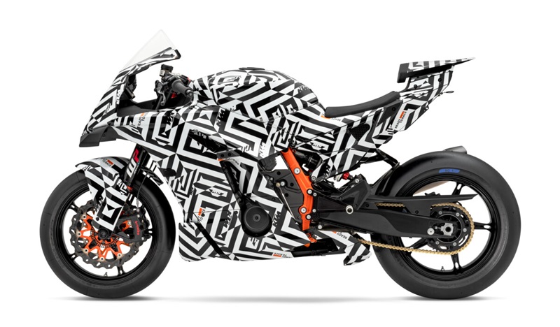 590689 MY25 KTM 990 RC R PROTOTYPE 90 Left STUDIO
