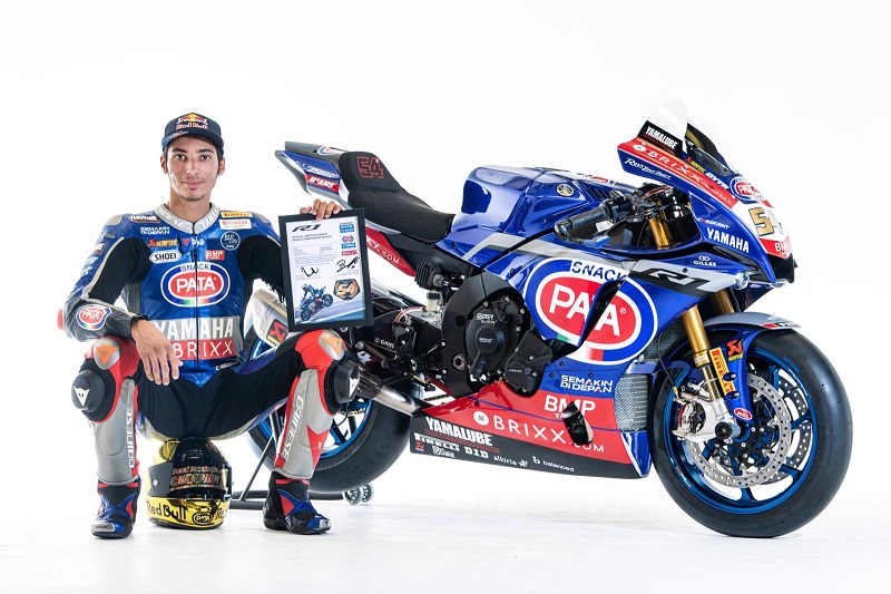 2021 Yamaha YZF R1M TR54 Replica Toprak Leathers DSC 7604 preview