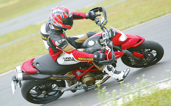 079TM_Duc_Hypermotard1100DS