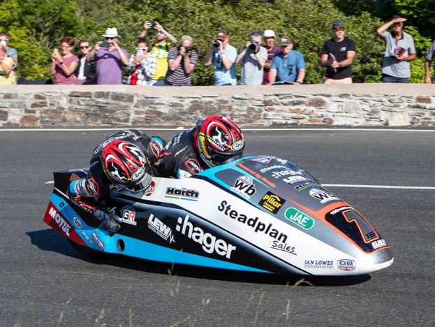 TT Isle of Man: Rastaju se braća Birchall