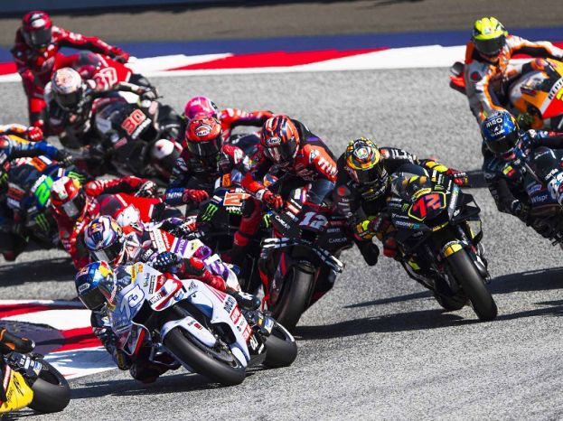 Foto: Sudar na startu Sprint MotoGP utrke u Austriji